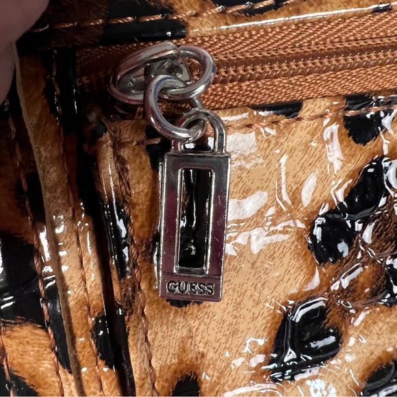 Guess Wallet - Picture 3 of 14